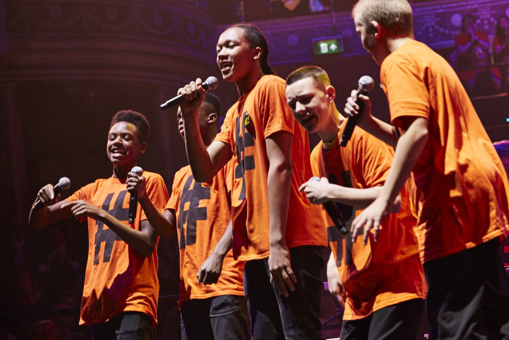 Rhoi llwyfan i 40,000 o bobl ifanc a’u talentau cerddorol