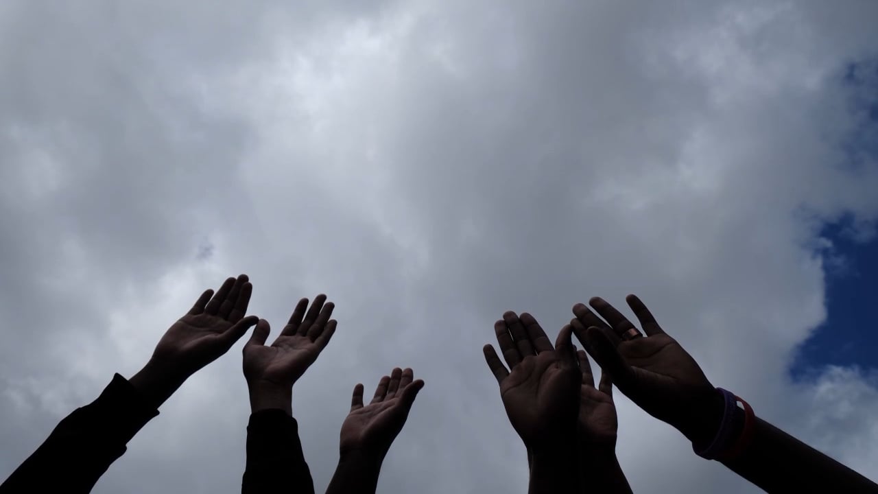 Yn darparu cefnogaeth hanfodol i ffoaduriaid a cheiswyr lloches