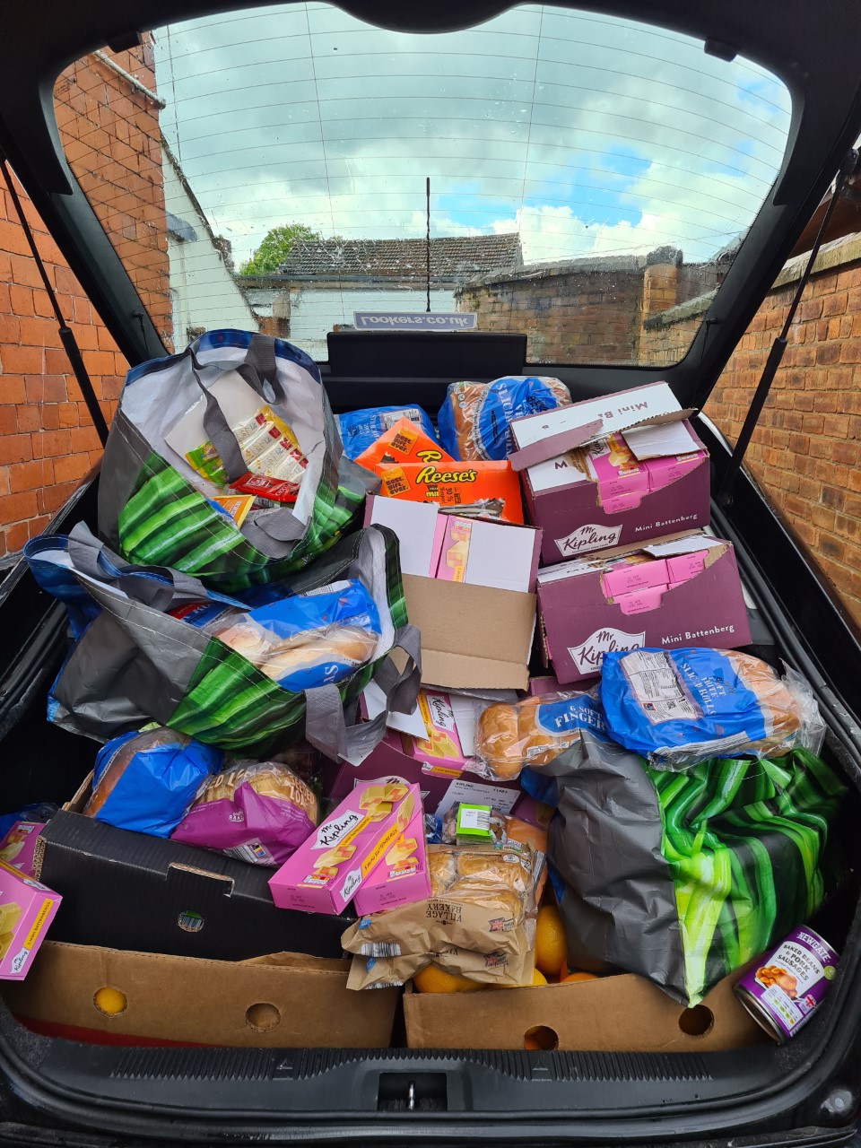 Cynnal cymorth i bobl agored i niwed