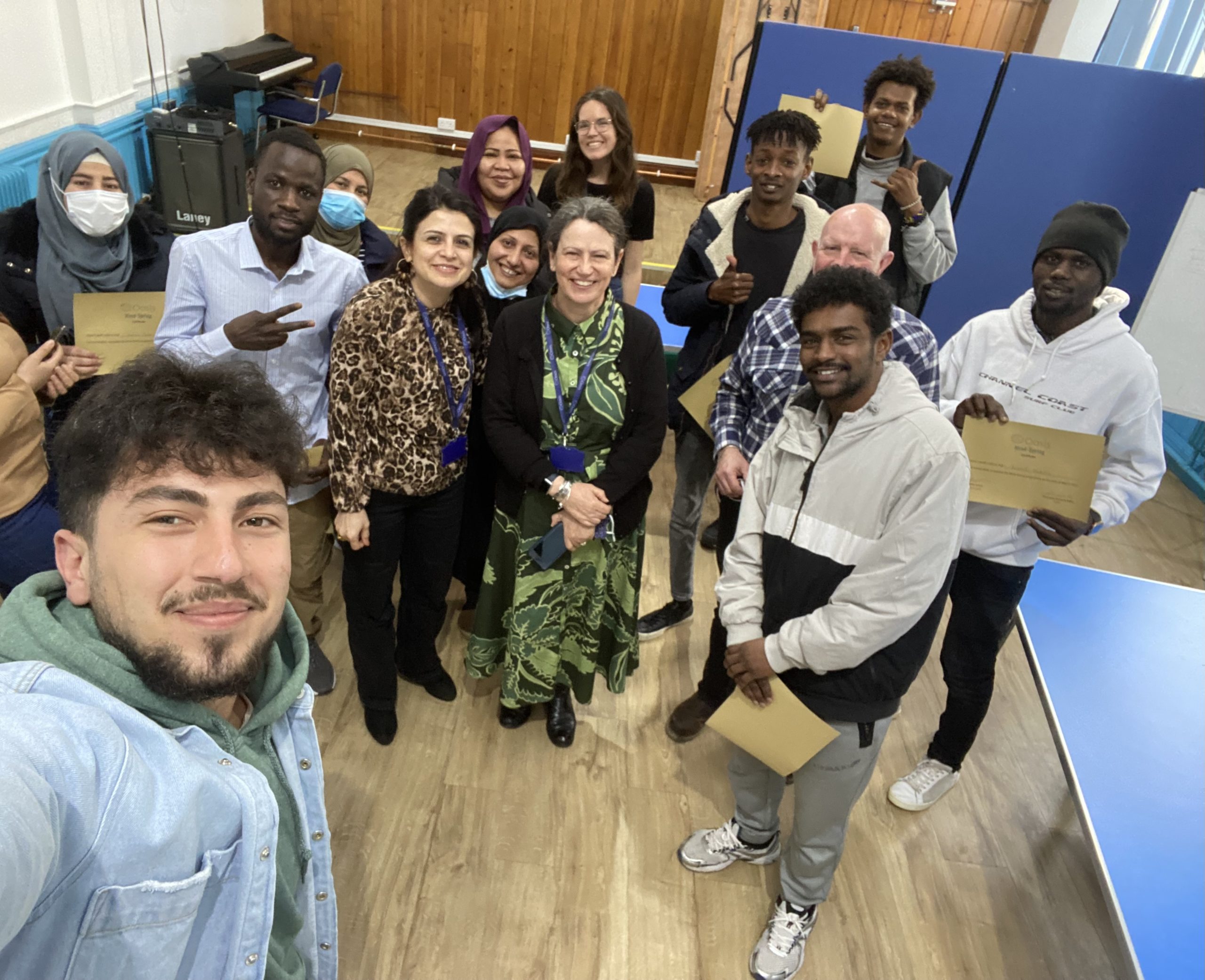 Gwella iechyd meddwl a llesiant pobl sy’n chwilio am noddfa yng Nghymru