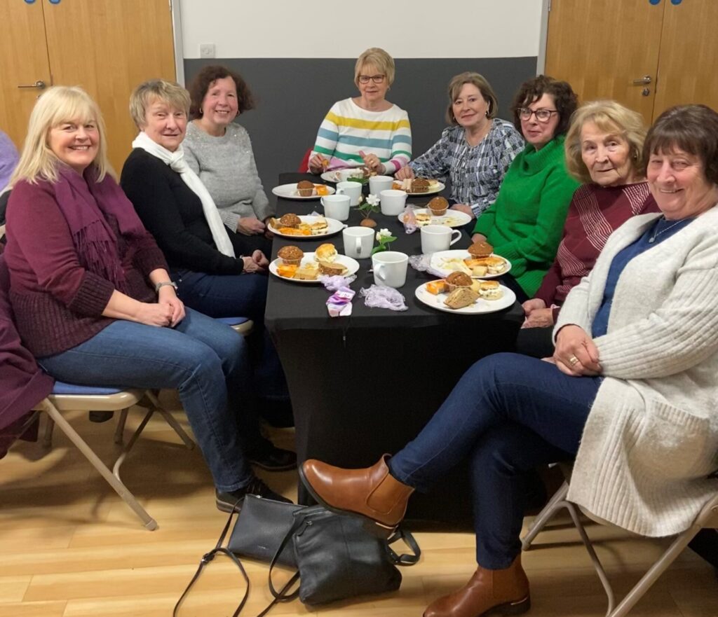 Lleihau unigrwydd yn y gymuned